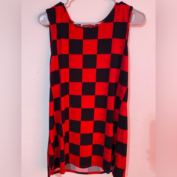Red and black ZENANA size small sleeveless shirt - Picture 2 of 2